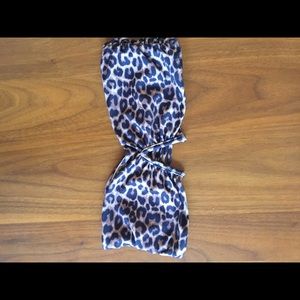 Acacia strapless bathing suit top in leopard